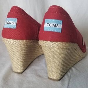 TOMS Classic Wedge Open Toe Sandal 7 W